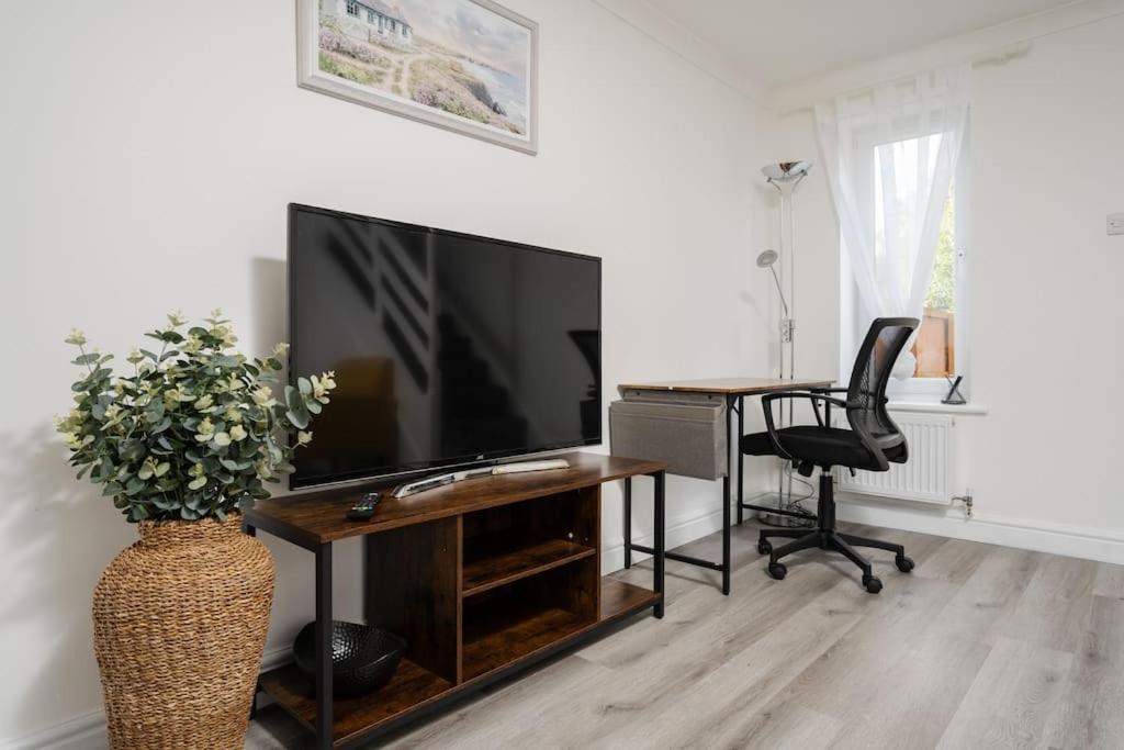 Apartment Cozy 3br - Games - Sleeps 9 Manchester